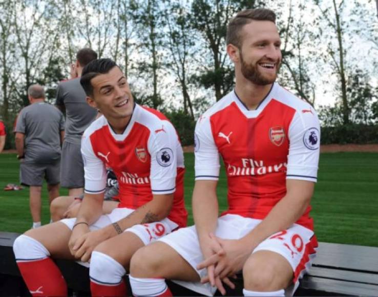 El Arsenal está listo para vender Granit Xhaka y Shkodran Mustafi, que según Mirror los serán reemplazados por James Maddison del Norwich y Ryan Fredericks del Fulham.