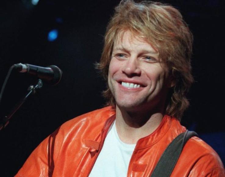 Bon Jovi, se convirtió en tendencia en Twitter cuando en el año 2012 anunciaron su muerte, sin embargo reaccionó a través de su cuenta en Facebook, manifestando que si estaba muerto, el cielo se parecía mucho a la ciudad de New Jersey.