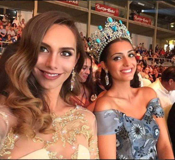 Ángela tiene una carrera sólida en el mundo del modelaje, y los concursos de belleza de su país.