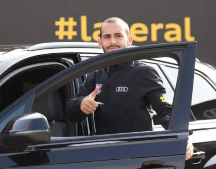 Aleix Vidal con su Audi Q7.