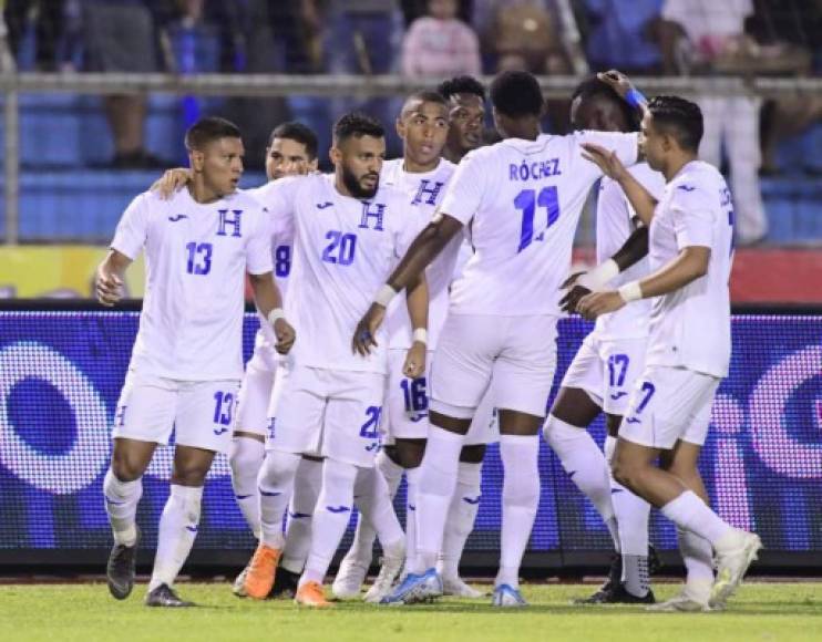 La celebración de los jugadores de Honduras tras el autogol.