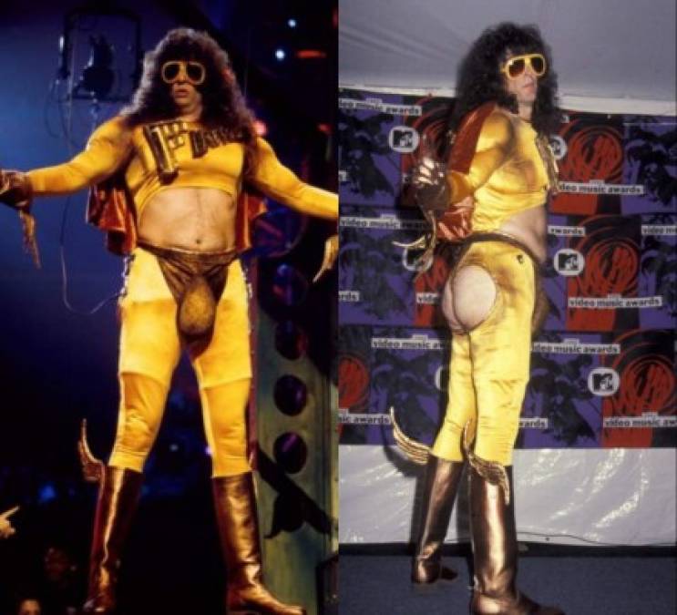 4. Howard Stern -1992<br/><br/>El humorista quiso emular el atuendo usado por Prince en 1991, solo que con un twist grotesco.