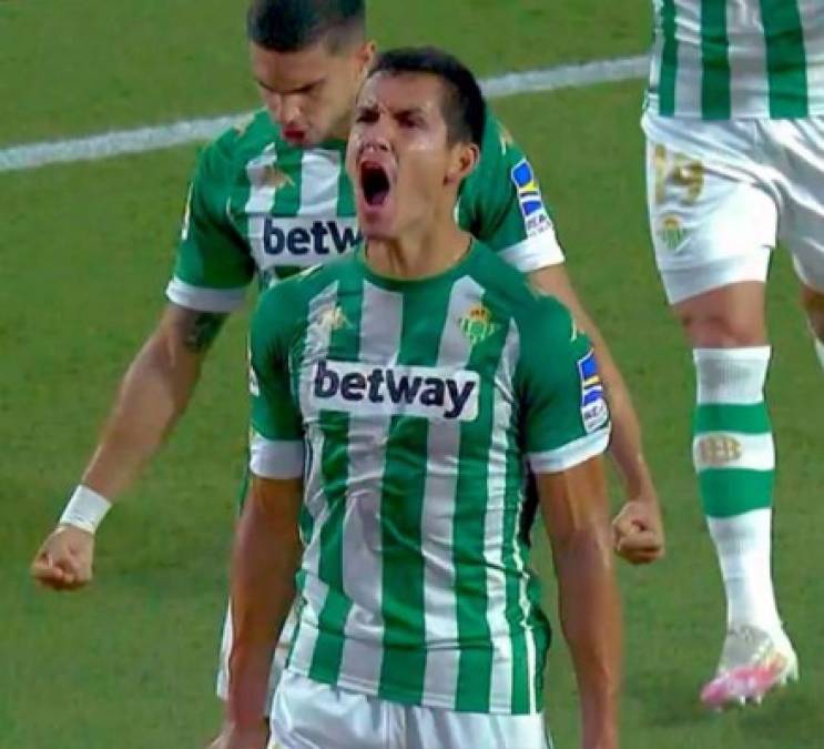 Aisa Mandi - El defensa argelino acaba su contrato con el Real Betis el 30 de junio y ha llegado a un acuerdo con el Villarreal, con el que ya habría firmado por cuatro temporadas y ha pasado el reconocimiento médico.