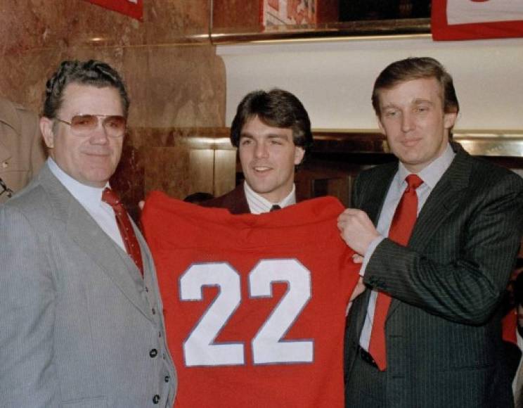 Trump solía ser dueño del New Jersey Generals de la liga de futbol de EUA, trató de convencer al reconocido entrenador, Don Shula, de los Miami Dolphins de unirse a su equipo. Sin embargo, la condición para aceptar era que Donald le regalase un condominio, a lo cual éste se opuso rotundamente y el trato se fue abajo.