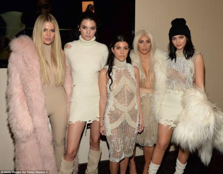 Khloe Kardashian, Kendall Jenner, Kourtney Kardashian yKim Kardashian West.