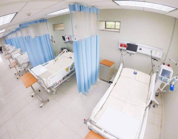 El nuevo hospital fue construido con una inversión de $82 millones de dólares y ante la pandemia de coronavirus, el Gobierno de Bukele anunció que dichas instalaciones serían utilizadas para atender exclusivamente a pacientes infectados por el Covid 19.