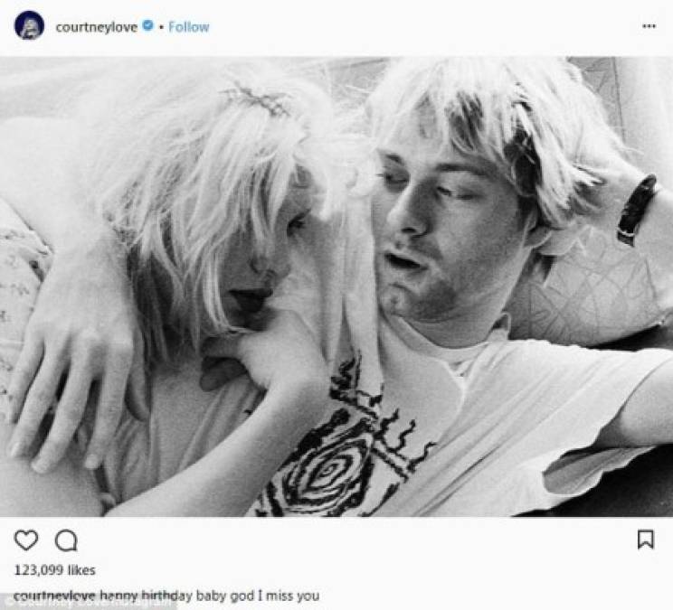 Este martes 20 de febrero su viuda, Courtney Love lo recordó a través de las redes sociales.<br/>Junto a una fotografía en blanco y negro de ellos juntos escribió: 'Feliz cumpleaños bebé. Dios te extraño'.<br/>