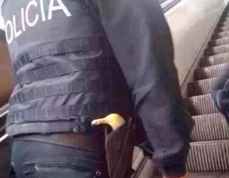 Y afirman que el armamento de la policía mexicana 'es de última tecnología'.