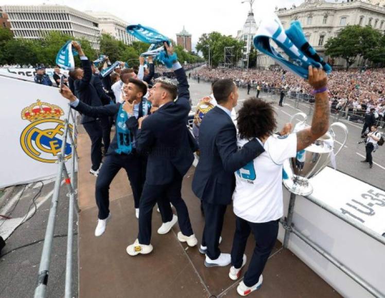 Cristiano Ronaldo hizo un extraño cántico en Cibeles: 'Reyes de Europa... ¿los que se dopan?'. Así dijo el portugués. <br/>