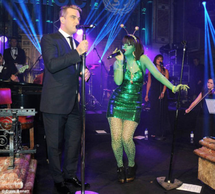 Lily Alien y Robbie Williams.