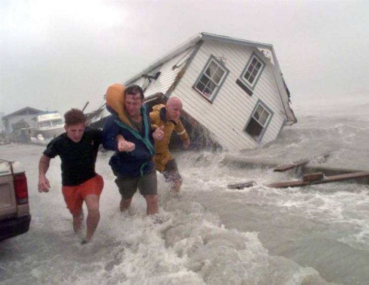 El huracán Georges' de categoría 4, dejó más de 600 muertos en Puerto Rico, y República Dominicana. Azotó las islas del Caribe y el estado de la Florida en septiembre de 1998.