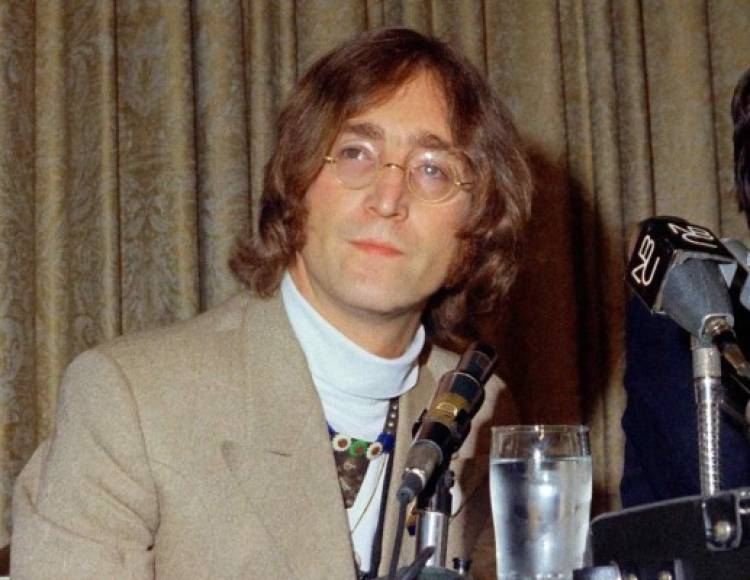 John Winston Lennon fue un artista, músico, multinstrumentista, cantautor, compositor, poeta, dibujante, escritor, pacifista, activista y actor inglés, conocido por ser uno de los miembros fundadores de la banda de rock The Beatles.