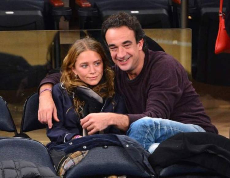 Mary-Kate Olsen (31) está casada con el banquero francés Olivier Sarkozy de 48 años.