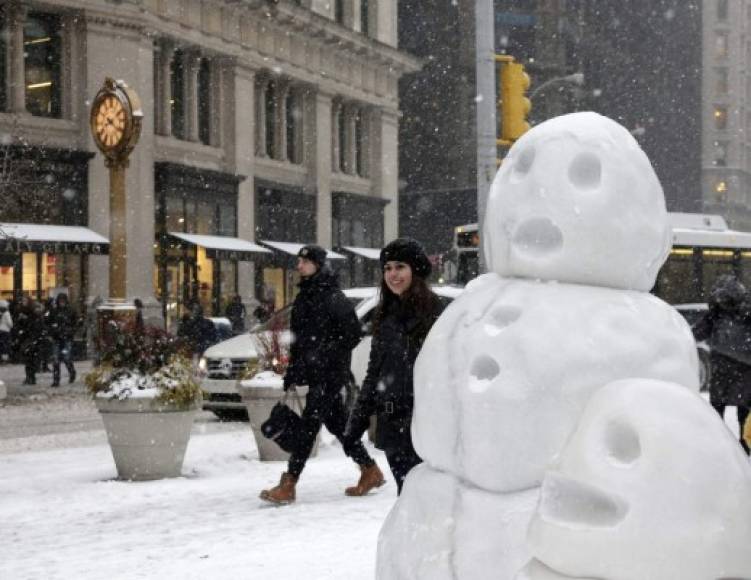 En Nueva York nevó con menor intensidad en relación con la tormenta que azotó la ciudad la semana pasada.