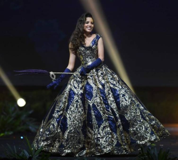 Vanessa Villars también destacó en el desfile de trajes típicos optando por un diseño alejado a los habituales vestuarios decorados con plumas y detalles más enfocados en las raíces Mayas del país.