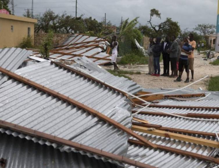 Unos 4.000 turistas que se encontraban alojados en Bávaro y Samaná fueron trasladados a otros hoteles de Punta Cana y de la capital dominicana, como medida preventiva del sector turístico, principal fuente de ingresos del país.<br/>