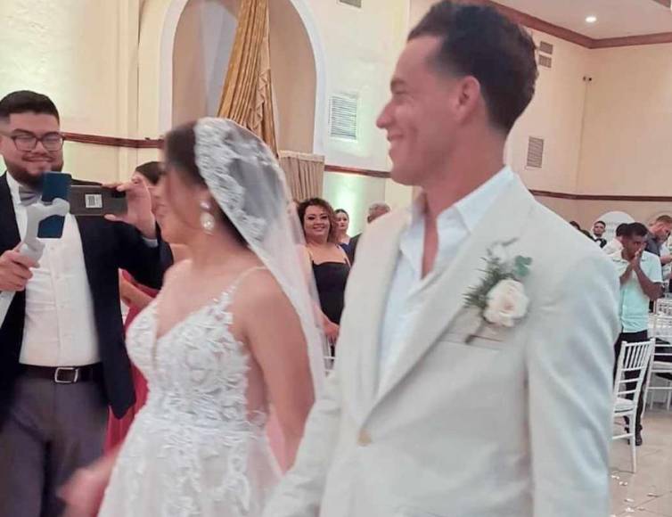 Andrea y Ángel Tejeda se casaron este fin de semana en una ceremonia donde estuvieron amistades y familiares de ambos. 