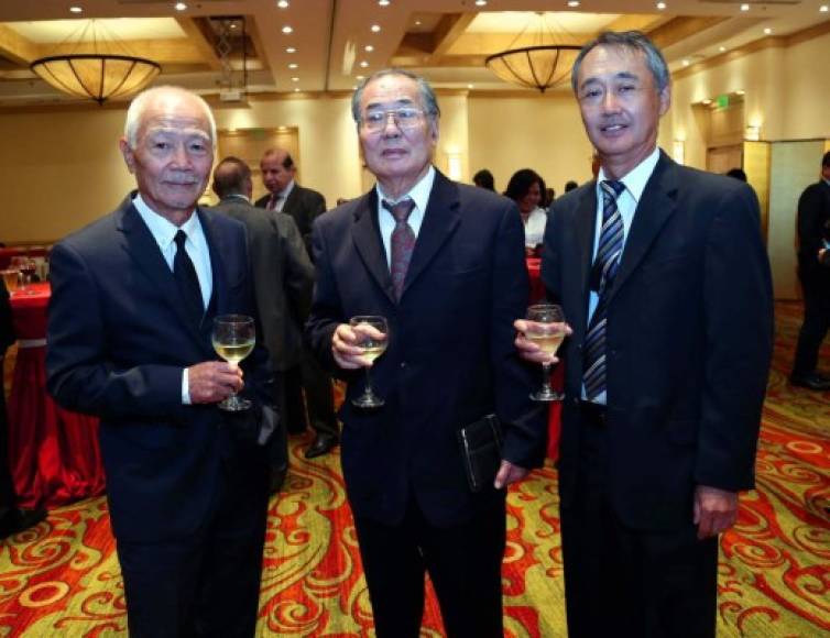Tom Ogawa, Shindo Katsuhiko y Minoru Yoshida.