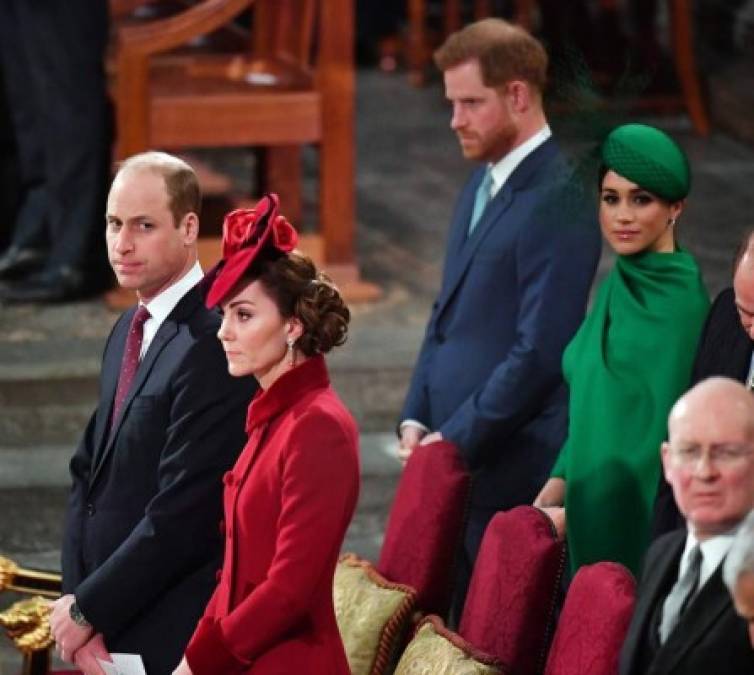 Las cámaras de la BBC y los medios de prensa que estuvieron en la Abadía de Westminster para el Servicio de la Commonwealth el lunes 09 de marzo captaron las frías miradas entre los hermanos, el príncipe Harry y William.<br/>