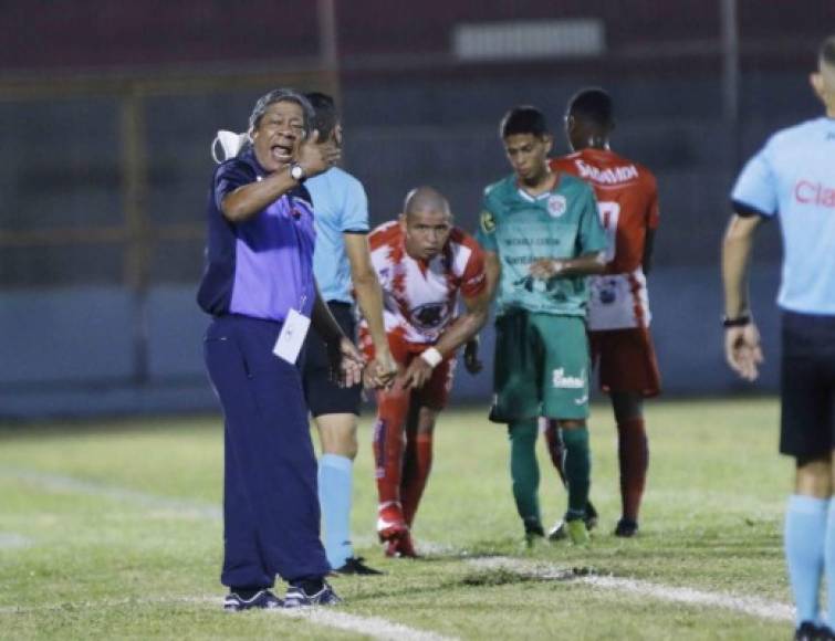 Los gestos de Ramón 'Primitivo' Maradiaga durante el partido contra el Marathón.