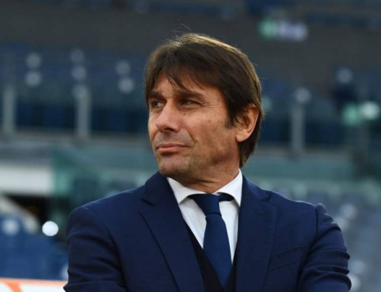 Según el Daily Telegraph, Antonio Conte se aleja del Tottenham. Este medio inglés describe que el italiano no aceptó el trato a consecuencia de la imprecisión en la continuidad de Harry Kane.