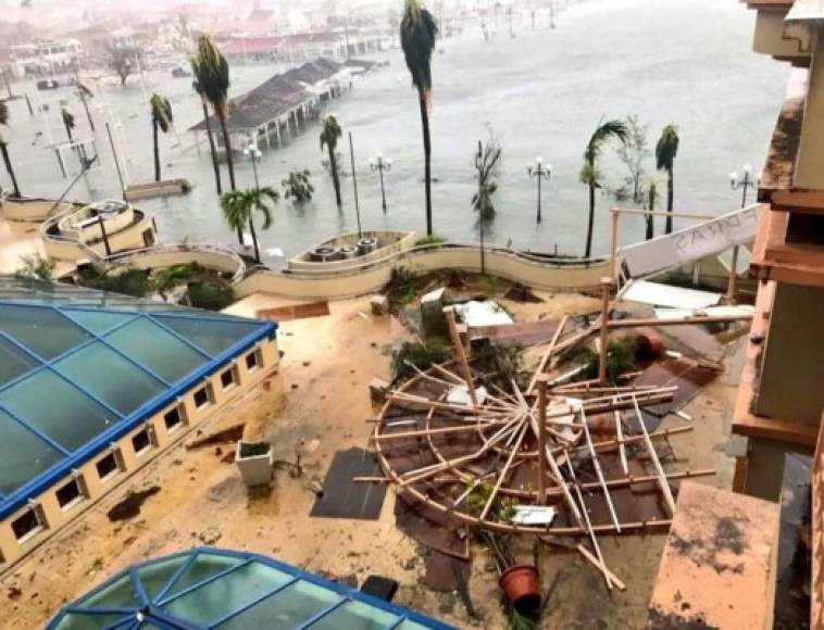 Las zonas turísticas de las islas caribeñas fueron las más afectadas por el ciclón.