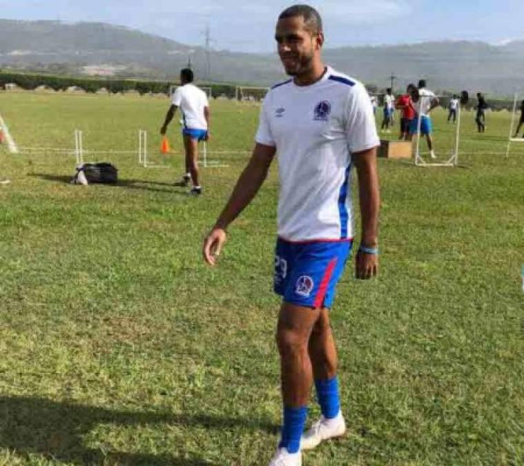 Eddie Hernández: En el Olimpia por medio de Pedro Troglio confirmaron que el atacante hondureño jugará en el cuadro olimpista para esta temporada.