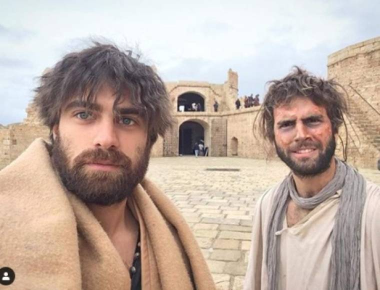 También participó en la película Jesús de Nazareth.