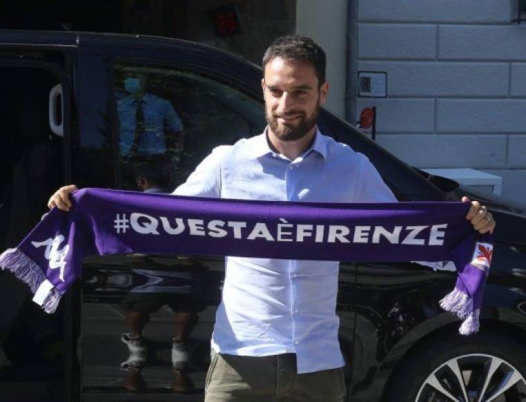 El mediocampista italiano Jack Bonaventura se ha convertido en nuevo jugador de la Fiorentina. El jugador ha llegado a Florencia para pasar reconocimiento médico y firmar su nuevo contrato el equipo viola. Llega libre tras terminar su contrato con el Milan.
