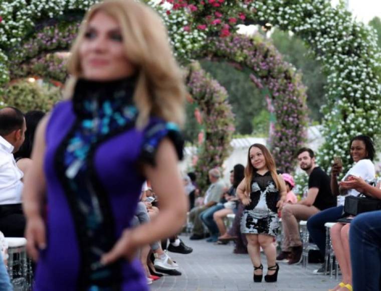 En Dubai se realizó el desfile de moda internacional del enano. Foto: AFP<br/>
