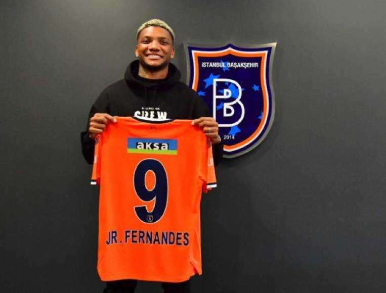 El Basaksehir de Turquía ha fichado al atacante chileno Junior Fernandes . Firma hasta final de temporada.