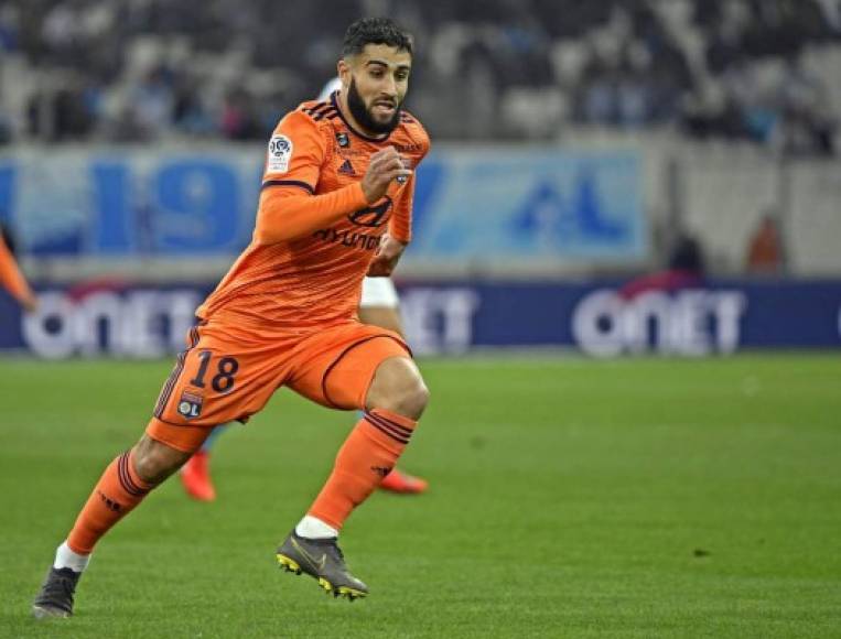 Nabil Fekir no seguirá en el Olympique de Lyon. Jean-Michel Aulas, presidente del equipo galo, confirmó en declaraciones a la televisión del club que el jugador abandonará el equipo en verano: 'Nabil no ha sido convocado porque sabemos que se marchará'. El franco-argelino estuvo a punto de fichar por el Liverpool el pasado verano.