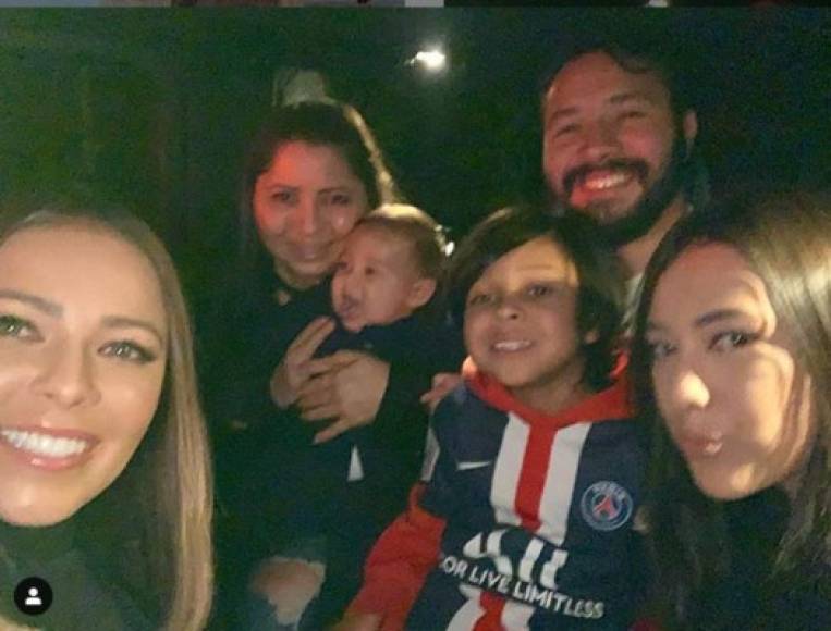 Encabezados por su esposa Andrea, la familia de Keylor Navas ha comenzado a simpatizar por el PSG, club que le abrió las puertas al costarricense.