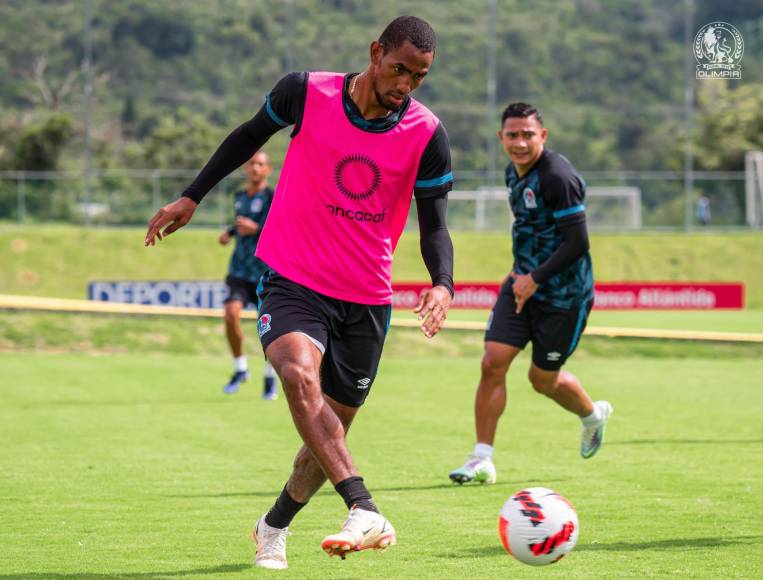 En ataque aparece Jerry Bengtson, el goleador de los merengues y en el que confía Pedro Troglio.