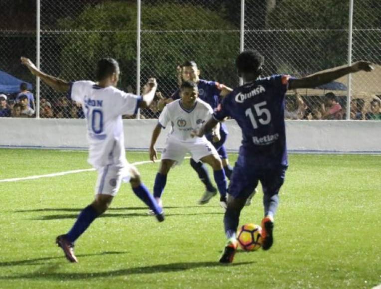 El Motagua fue el equipo que estrenó la cancha, lo hizo ante el León Libertador y