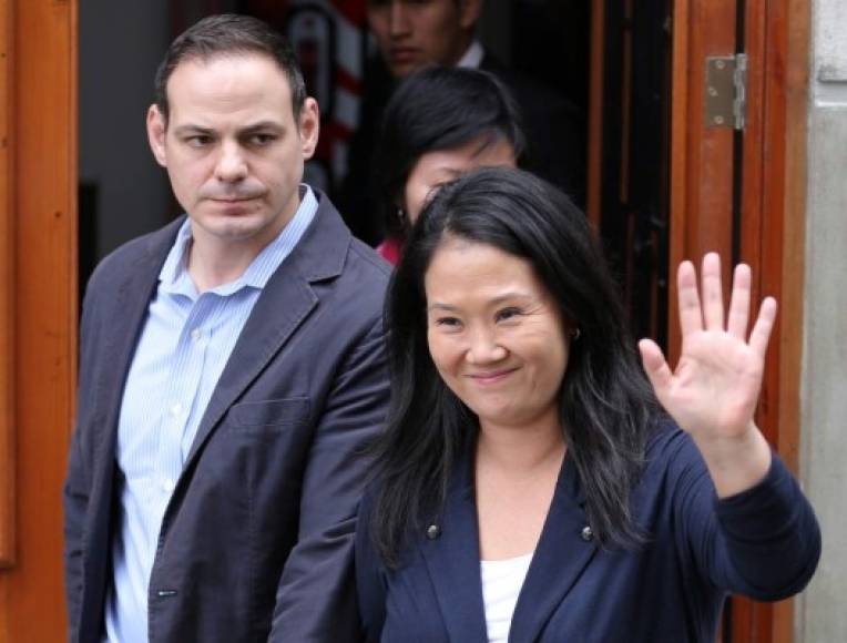 Sin embargo, según medios locales, la Fiscalía no solo investiga a Keiko Fujimori, sino también a su esposo, Mark Vito, por presunto lavado de activos.