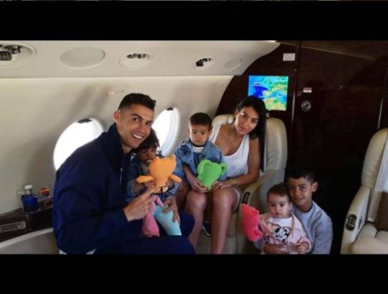 Georgina Rodríguez ha formado una hermosa familia junto al futbolista, con quien comparte una hija, sin embargo, ha figurado como la madre para los otros tres hijos de Cristiano Ronaldo.