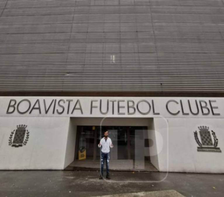 Jorge Benguché llegó la tarde de lunes en Portugal al Estadio do Bessa, casa del Boavista, club que ha confiado en fichar al delantero hondureño.