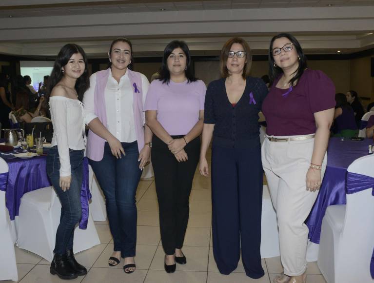 Lucía Pineda, Jeimy Rogel, Gladys Ramírez, Carmen Ramírez y Estela Martínez