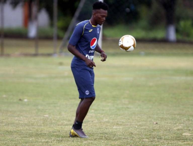 Félix Crisanto: El lateral derecho regresa a la Liga Nacional de Honduras en donde vestirá una vez más la camiseta del Motagua. En la campaña pasada fue legionario ya que estuvo con Los BUAP de México. Se irá del club azul al menos que llegue una buena oferta.<br/>