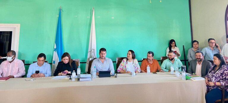 Cuestionan fondo aprobado a regidores y alcalde de La Ceiba
