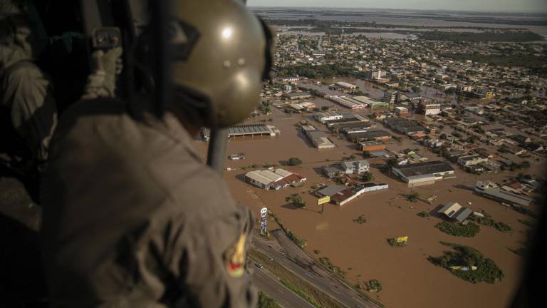 Las autoridades brasileñas alertaron de la posibilidad de que se produzca una nueva crecida del río Guaíba el próximo fin de semana en la ciudad de Porto Alegre, que está parcialmente inundada desde el pasado viernes.