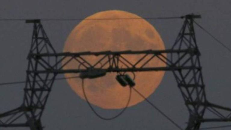 En los últimos días se ha observado colores extraños en Luna en los cielos de Honduras, experto en astronomía detalla su razón.