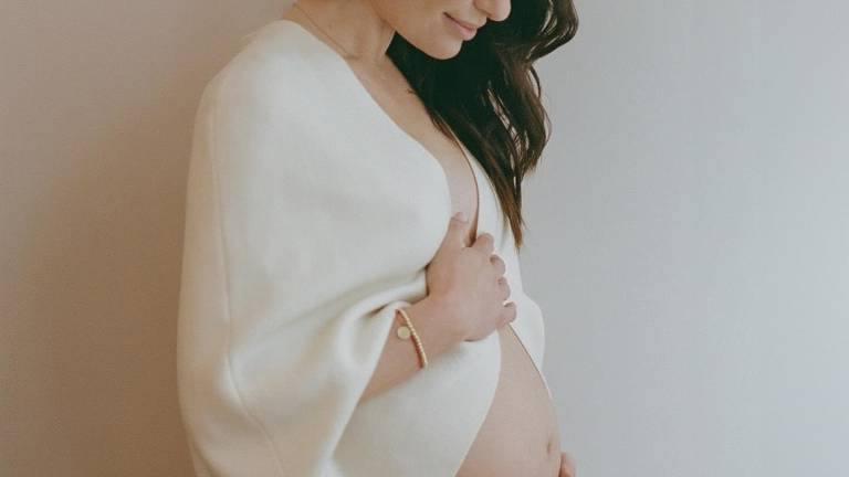 La actriz Lea Michele presume su embarazo.