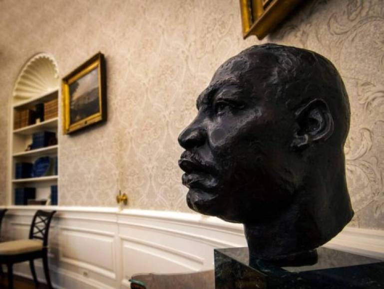 Un busto de Martin Luther King también adorna la oficina oval de Biden.