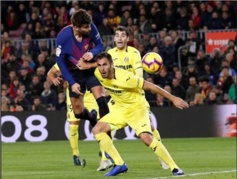Gerard Piqué abrió el marcador en el Camp Nou con este remate de cabeza ante el Villarreal.