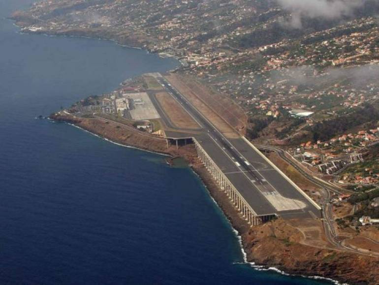Aeropuerto de Madeira, Portugal: Es considerado el más peligroso de Europa. Su pista es una de las más difíciles del mundo a la hora de realizar aterrizajes, debido a las turbulencias. Los pilotos necesitan una licencia especial para operar en ese aeropuerto.
