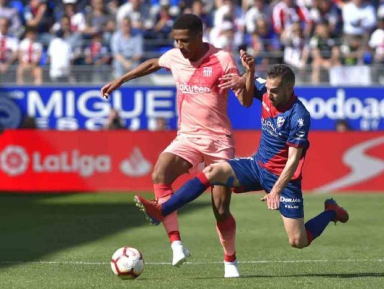 El joven francés Jean-Clair Todibo de 19 años de edad fue otro de los que debutó con el Barcelona en la Liga. Su trabajo fue aceptable, hizo pareja con Umtiti en la zaga defensiva.