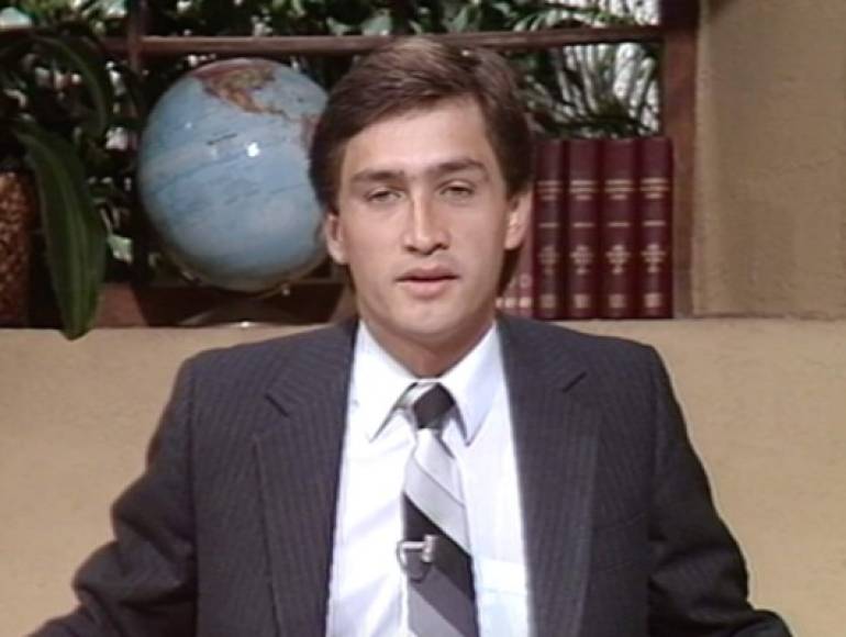 1. Hoy 3 de noviembre se cumplen 30 años desde que en 1986 Jorge Ramos comenzara su trabajo en Univision y desde entonces se ha convertido en el emblema del periodismo latinoaméricano en Estados Unidos.