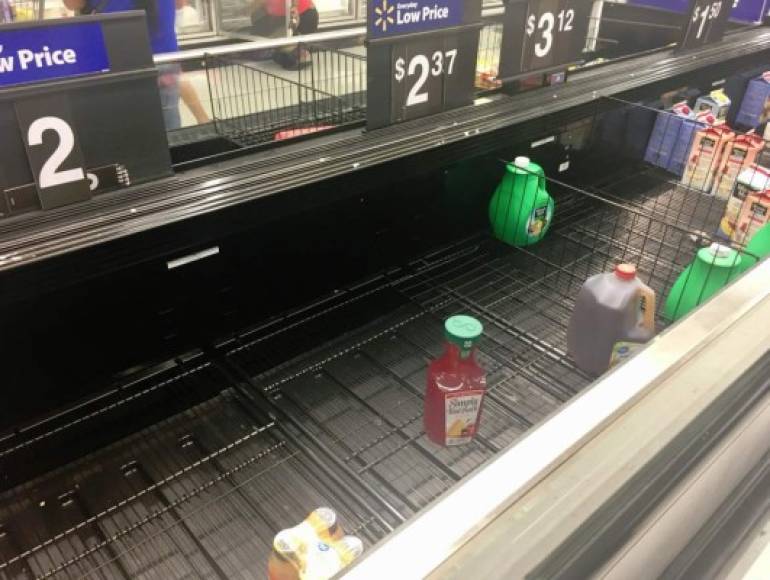 Los supermercados están quedando rápidamente vacíos ante los preparativos de la población en la costa este por el ciclón./@AbbieRBennett.